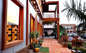 Hotel O Vaikunth Radhika Farm